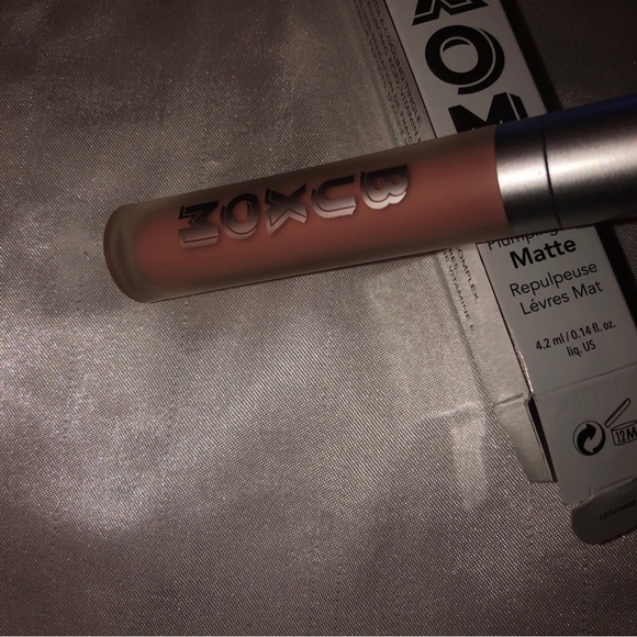 Buxom Full-On Plumping Lip Matte Shade Catching Rays 4.2ml NIB - Picture 6 of 10